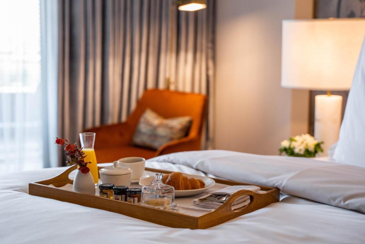 Jareed Hotel Рияд Екстериор снимка Room service