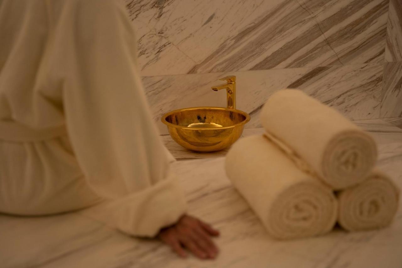 Jareed Hotel Рияд Екстериор снимка A golden bowl with a tap
