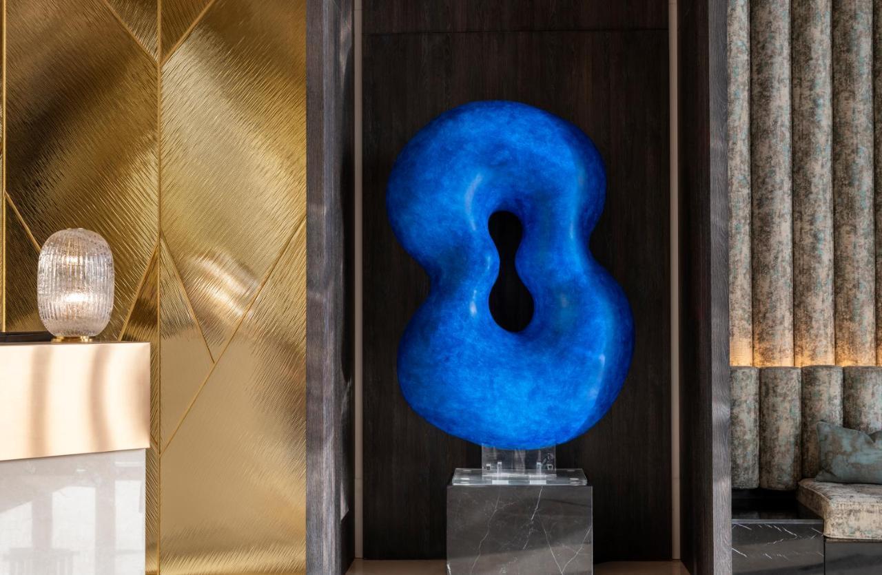 Jareed Hotel Рияд Екстериор снимка The sculpture "8" by the artist at the entrance of the hotel